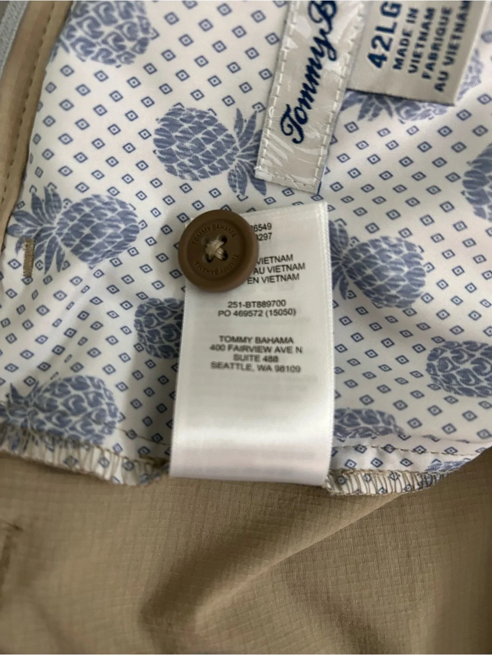 Tommy Bahama Chip Shot 10 Inch Short IslandZone UPF 30 Stone Khaki Size 42 NWT